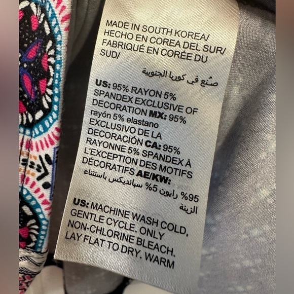 Chicos patchwork short sleeve top Chicos size 3 or XL mixed media - Picture 9 of 9